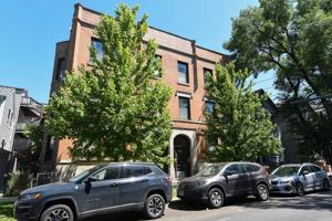 featured image of 1358 W Barry Ave #1W