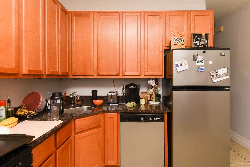 1358 W Barry Ave #1W - Photo 4 of 21