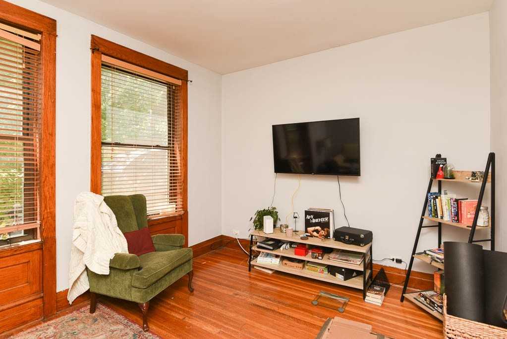 1358 W Barry Ave #1W - Photo 6 of 21