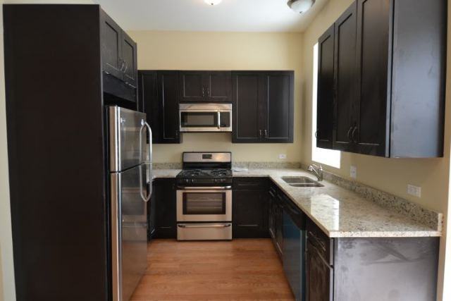 1738 W Huron St #2F - Photo 2 of 17