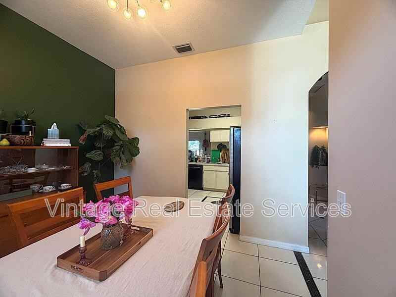 595 56th Ave S - Photo 3 of 5