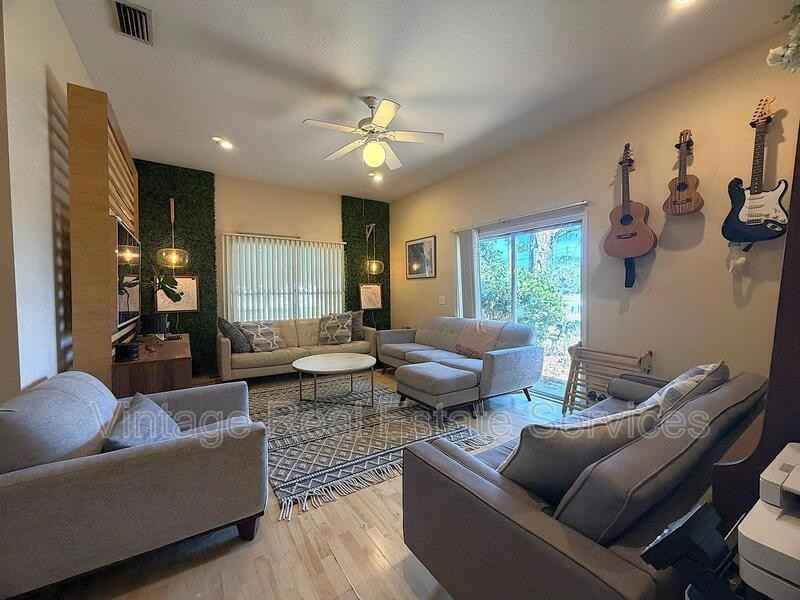 595 56th Ave S - Photo 4 of 5