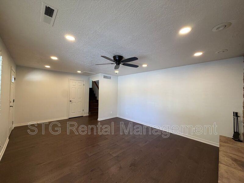 696 Nw #A - Photo 4 of 25
