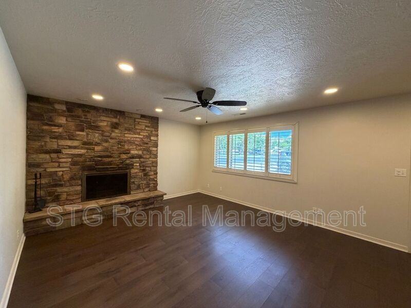 696 Nw #A - Photo 5 of 25