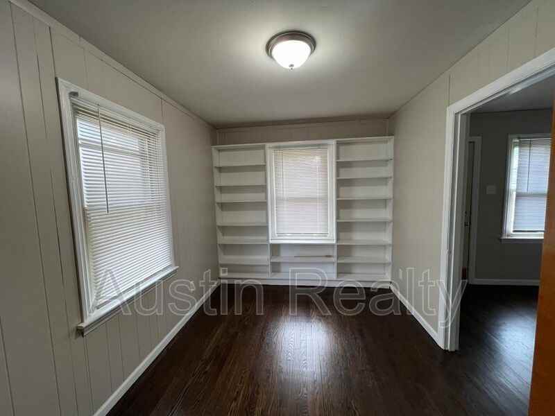4419 Lindscott Ave - Photo 4 of 10