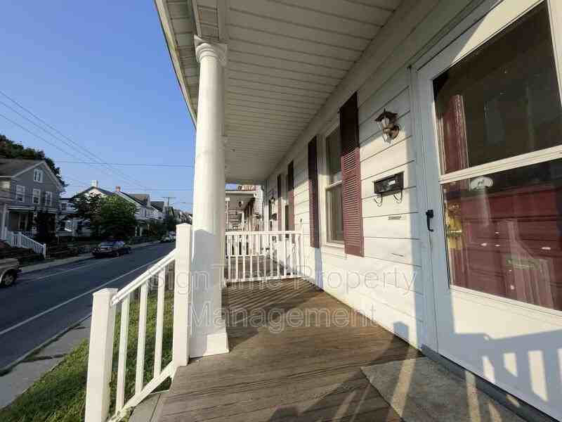 627 N Mulberry St - Photo 3 of 22