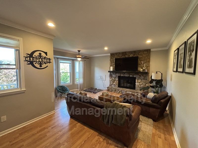 208 Frances Cannon Dr - Photo 2 of 8