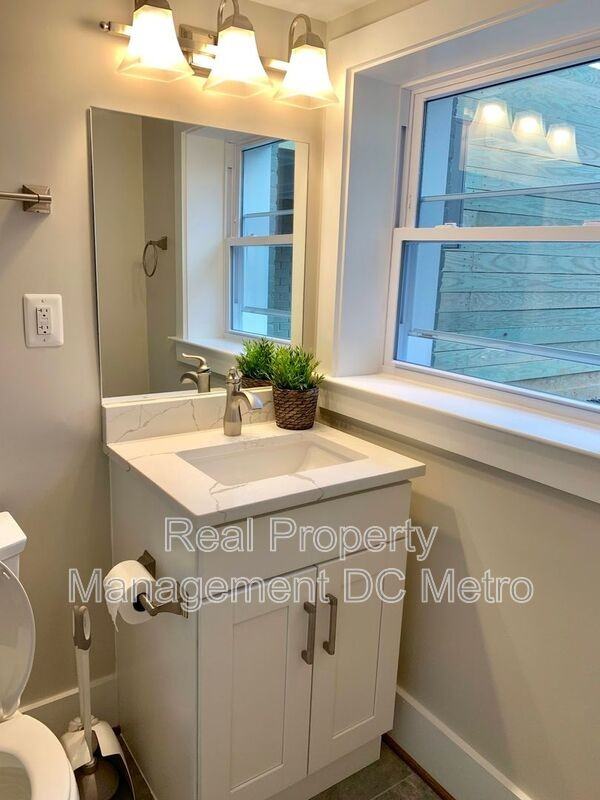 4434 Kansas Ave Nw - Photo 5 of 14
