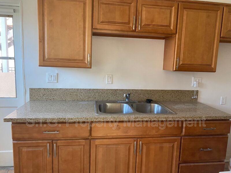 228 E Maple St #D - Photo 5 of 14