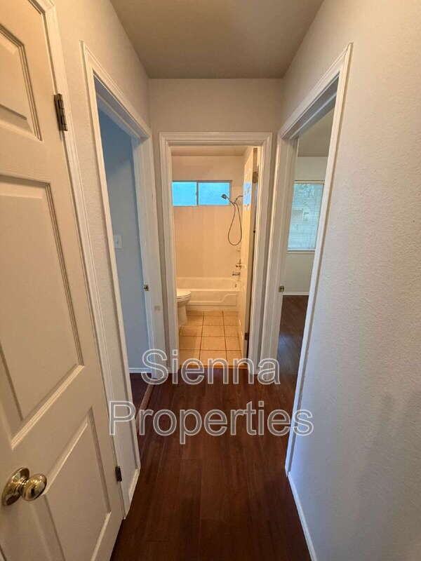 1006 Reynaldo St - Photo 4 of 23
