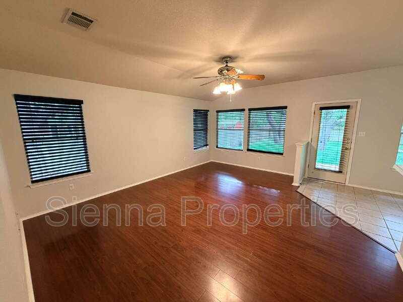 1006 Reynaldo St - Photo 5 of 23