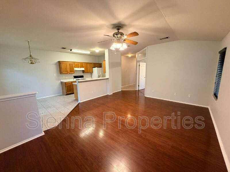 1006 Reynaldo St - Photo 6 of 23