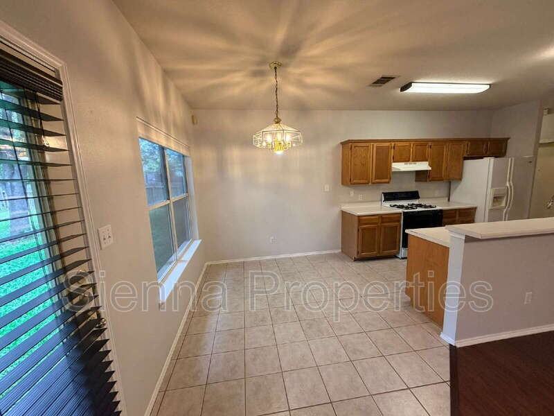 1006 Reynaldo St - Photo 7 of 23