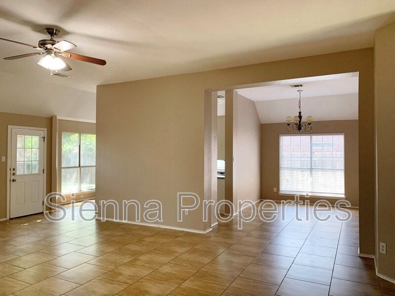 209 N Blue Ridge Pkwy - Photo 3 of 29