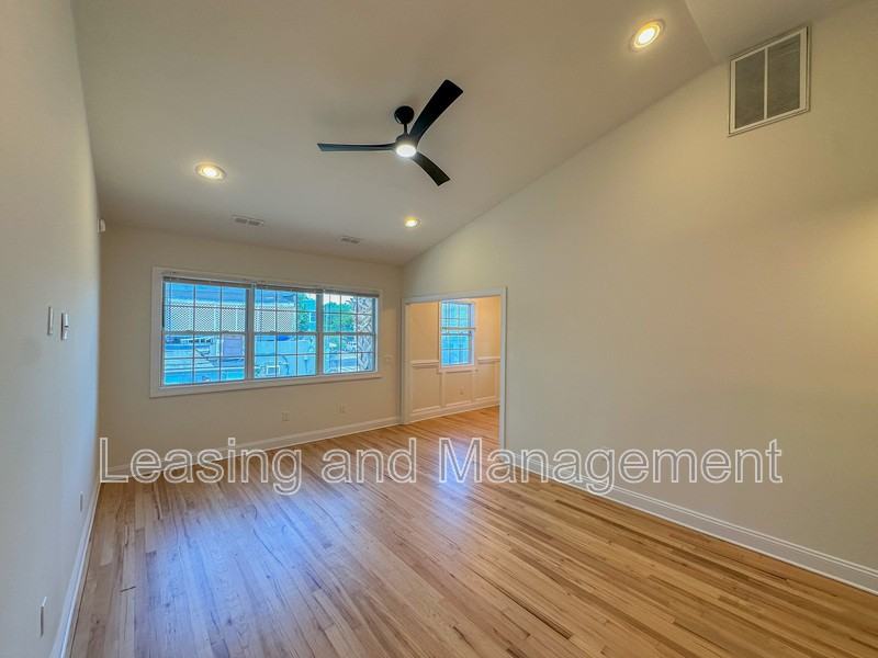 180 Line St #D - Photo 2 of 16