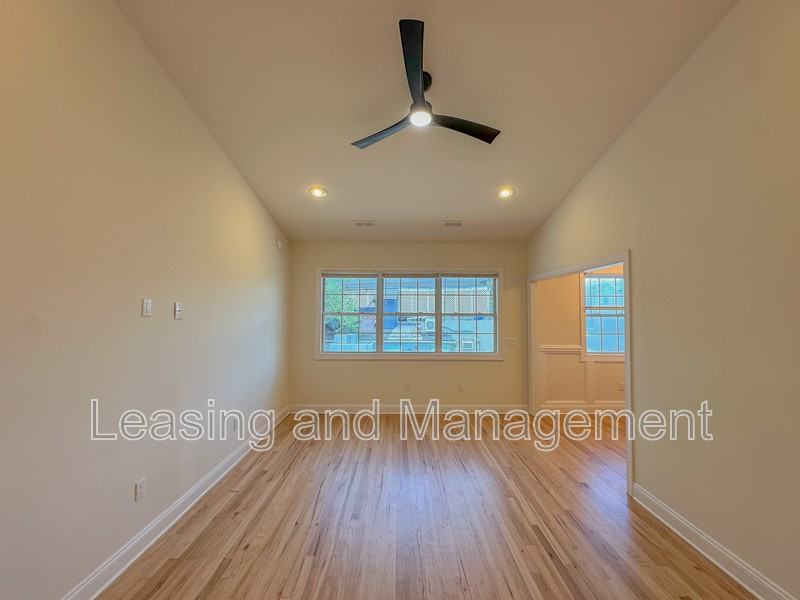 180 Line St #D - Photo 3 of 16