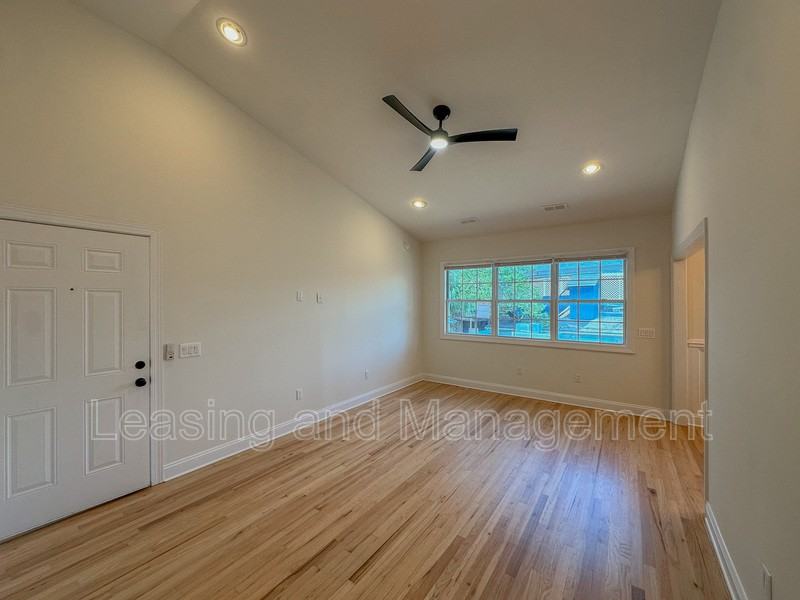 180 Line St #D - Photo 4 of 16