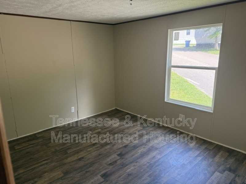 1104 Columbia Ave - Photo 5 of 9