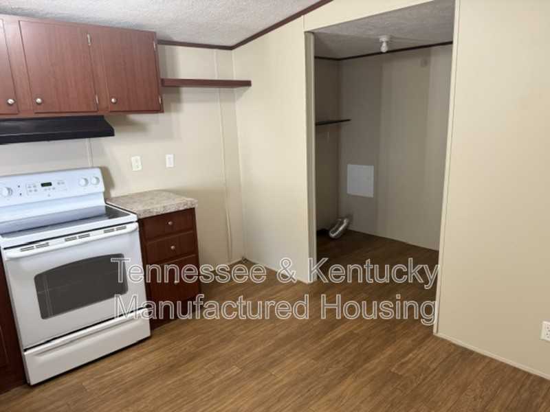 1104 Columbia Ave - Photo 6 of 9