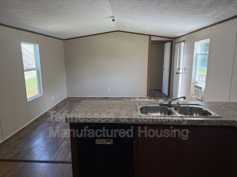 1104 Columbia Ave - Photo 7 of 9