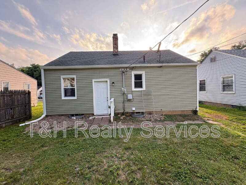 3363 Nicholas Ave - Photo 3 of 19
