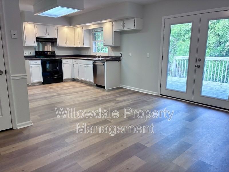 8600 Marigold St - Photo 5 of 17