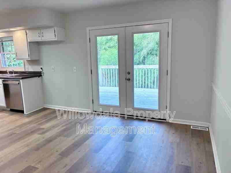 8600 Marigold St - Photo 6 of 17