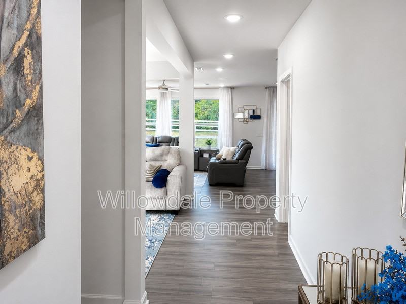 225 Potomac River St - Photo 3 of 14