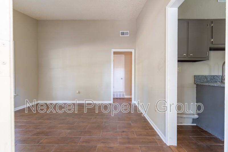 8106 Elmbrook Dr - Photo 3 of 10