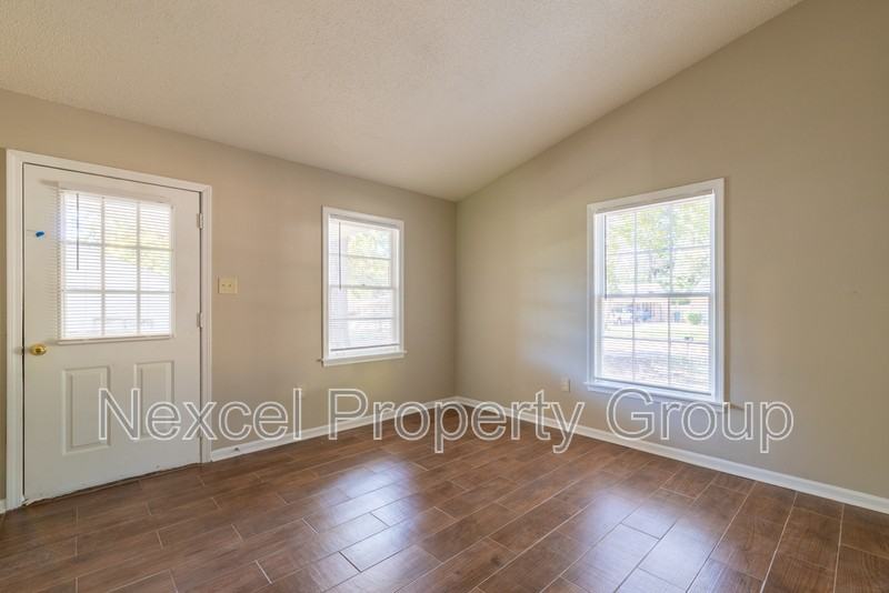 8106 Elmbrook Dr - Photo 7 of 10