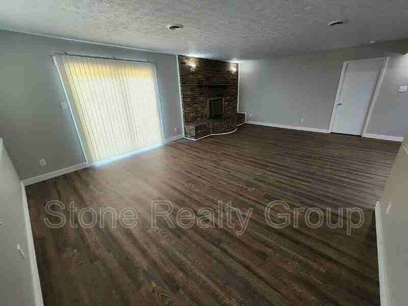 4435 S Sioux St #4 - Photo 2 of 9