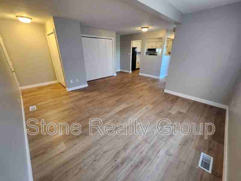 4480 S Sioux St #D - Photo 3 of 10
