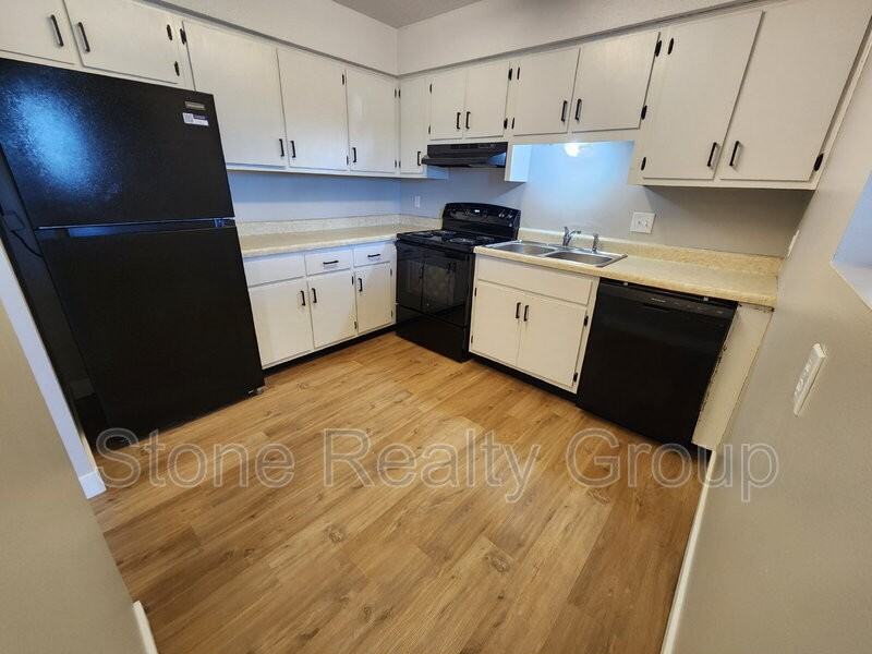 4480 S Sioux St #D - Photo 4 of 10