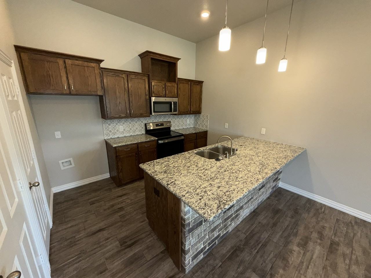 3230 Fenway Circle - Photo 3 of 17
