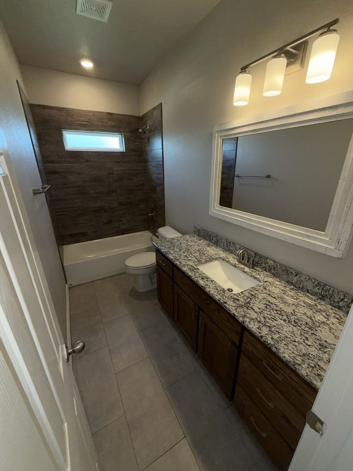 3230 Fenway Circle - Photo 4 of 17