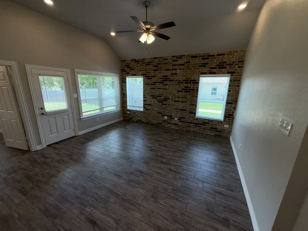 3230 Fenway Circle - Photo 5 of 17
