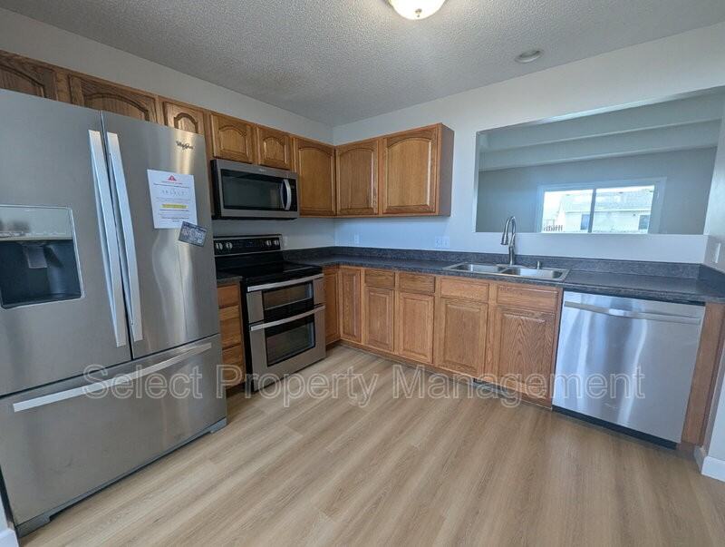 7921 Edinburgh Pl - Photo 5 of 23