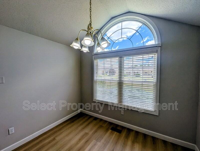 7921 Edinburgh Pl - Photo 6 of 23