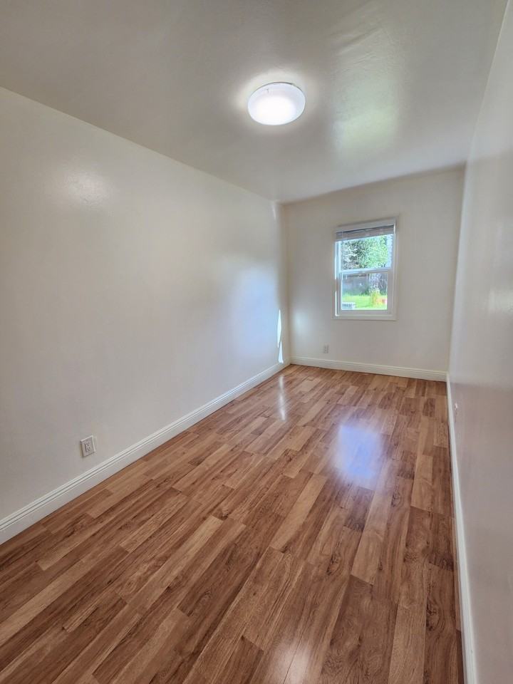 1737 5th Street - Photo 2 of 11