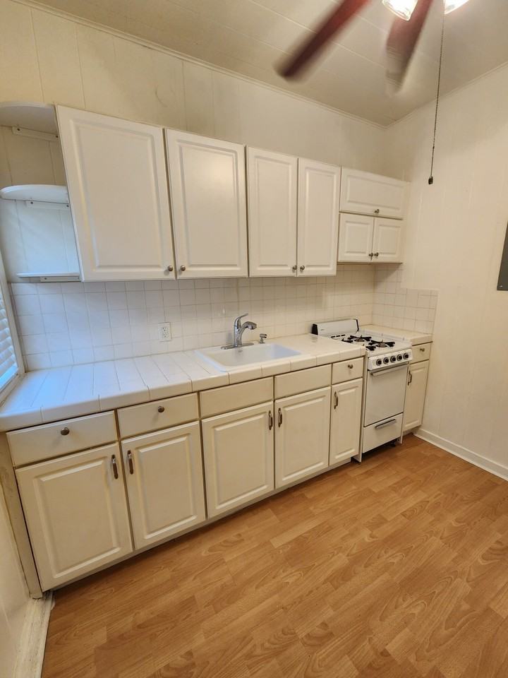 1737 5th Street - Photo 4 of 11