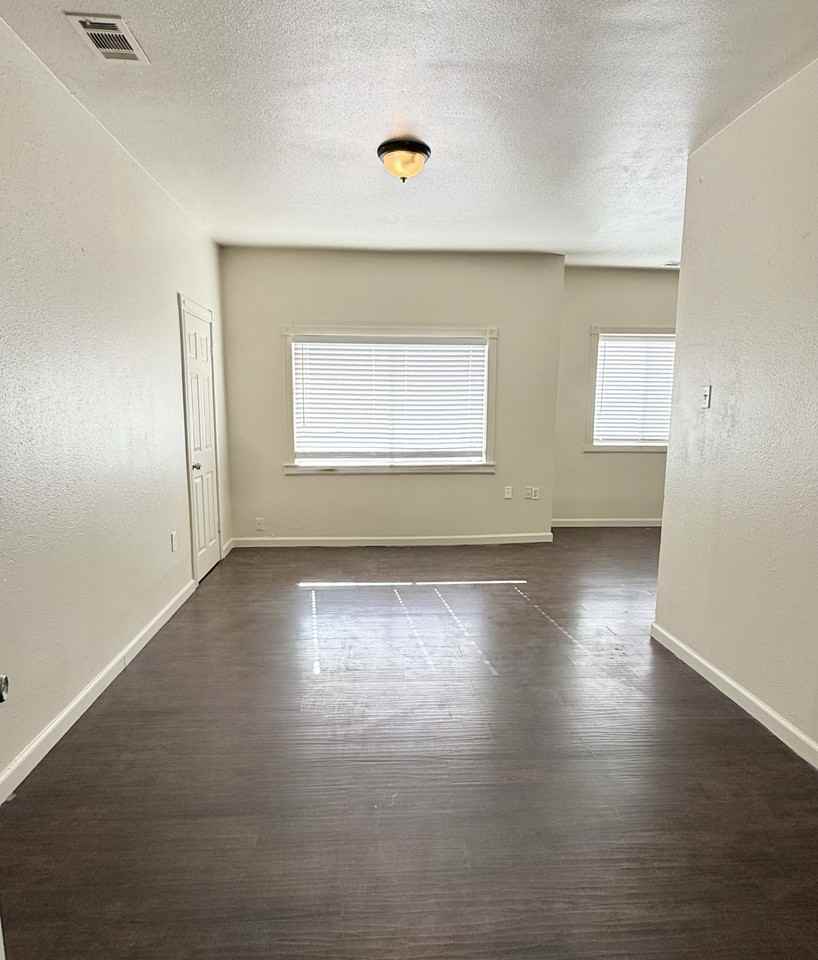 W. Yosemite Ave. 139 - Photo 3 of 14