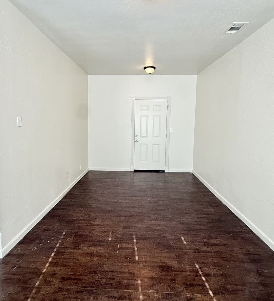 W. Yosemite Ave. 139 - Photo 4 of 14