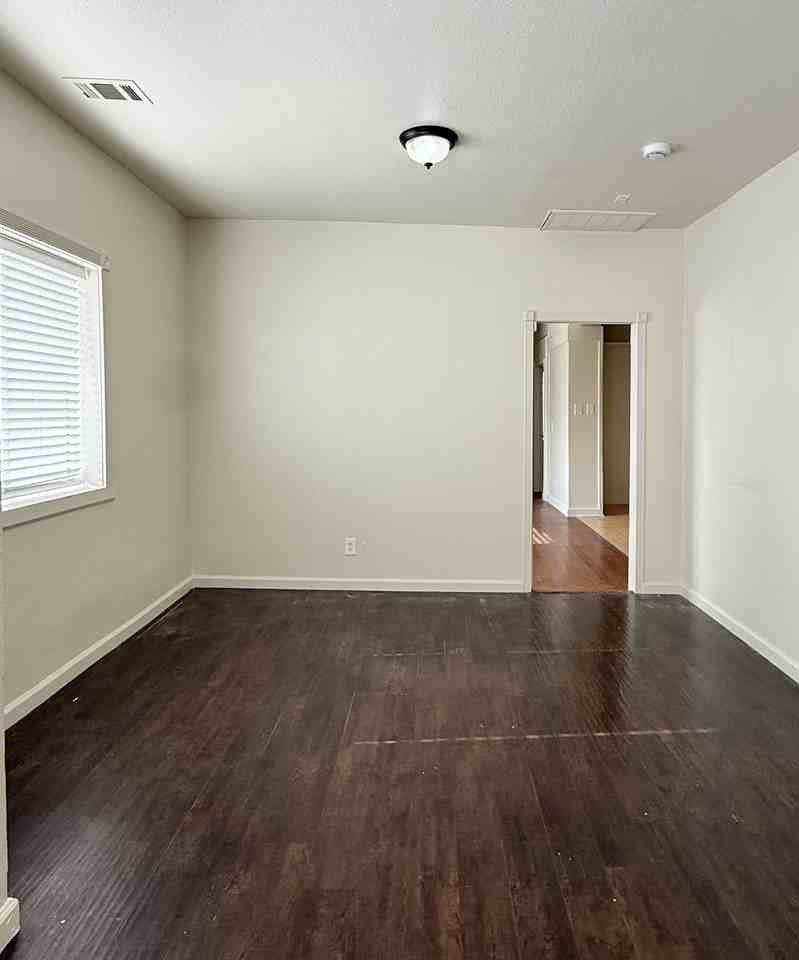 W. Yosemite Ave. 139 - Photo 5 of 14