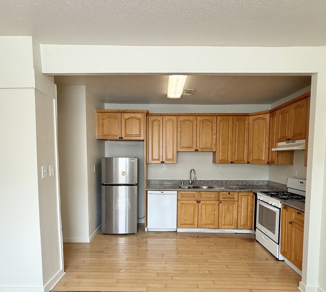 W. Yosemite Ave. 139 - Photo 6 of 14