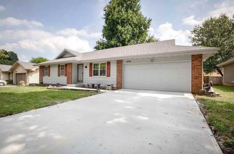 1714 W Swan St - Photo 2 of 16