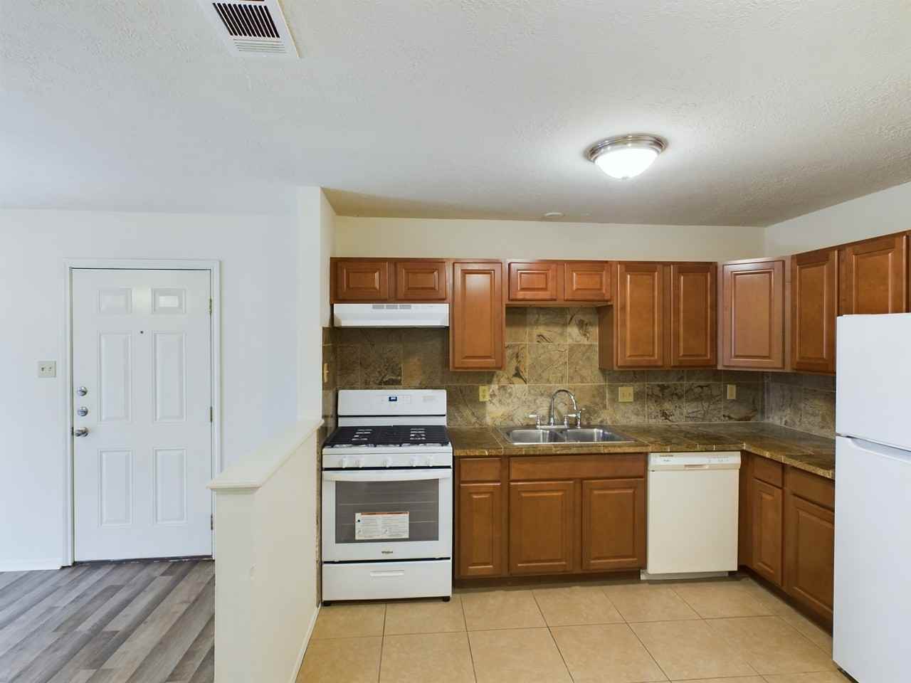 1403 Gramma Court - Photo 5 of 11