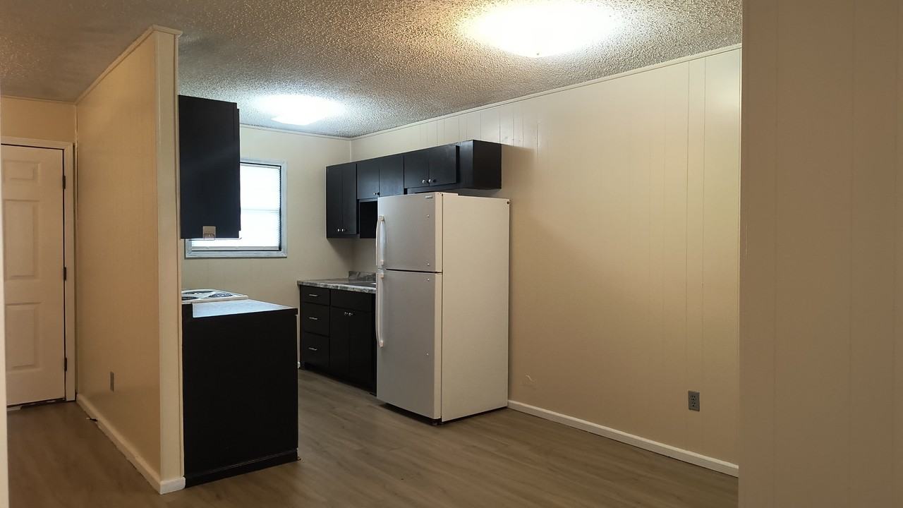 3835 West 20th Avenue - Photo 3 of 8