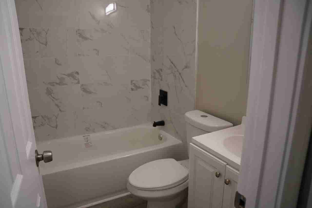 396 Rawson Street Southwest - Photo 3 of 20