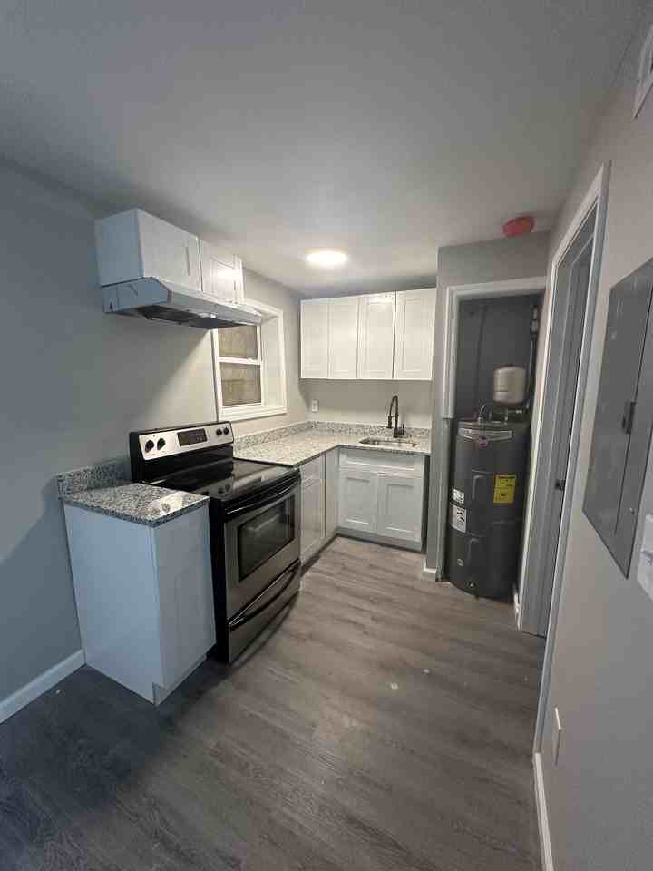 396 Rawson Street Southwest - Photo 4 of 20
