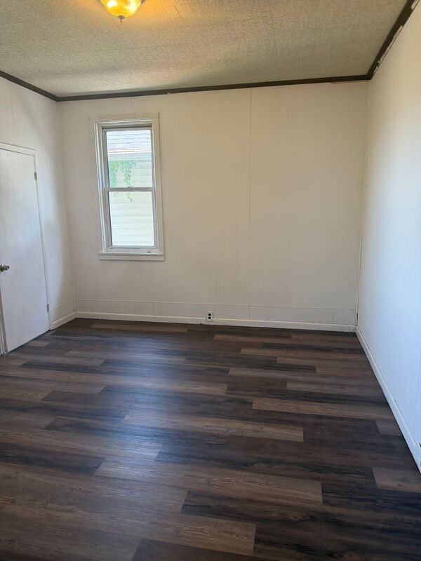 720 S Webster Ave #B - Photo 3 of 8